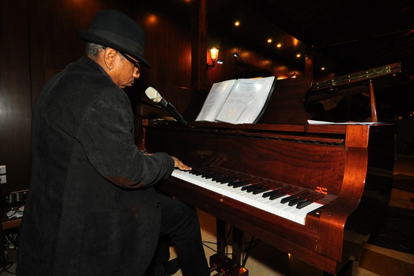 Saturday Night At Starlight Lounge